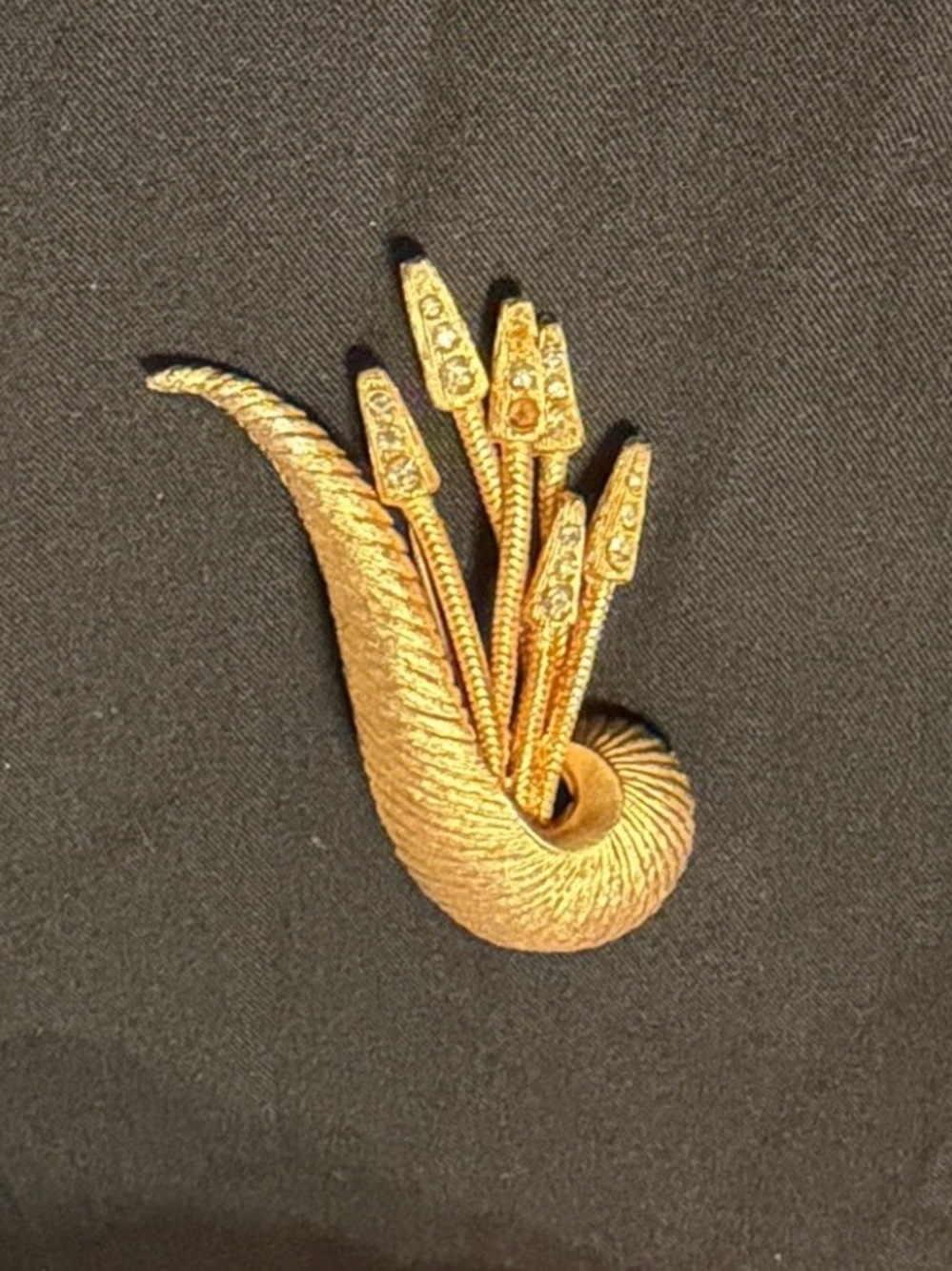 Elegant Gold Brooch with Crystal Accents